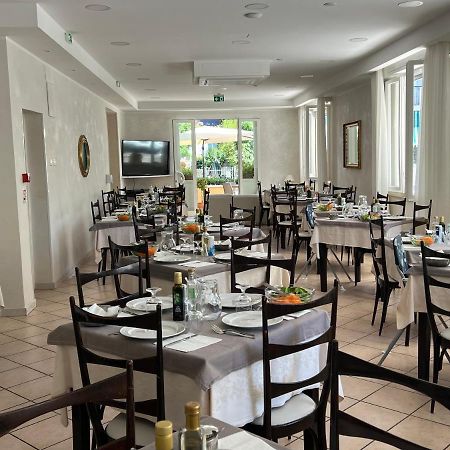 Hotel Monti Riccione Exterior photo