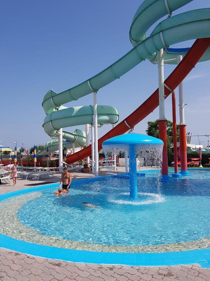Hotel Monti Riccione Exterior photo