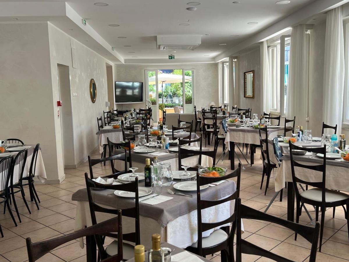 Hotel Monti Riccione Exterior photo
