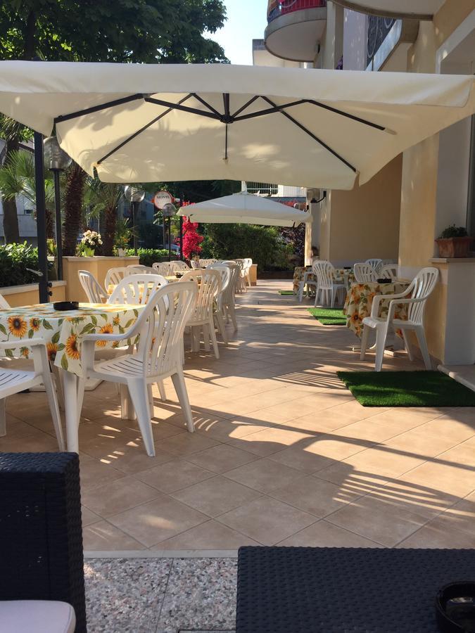 Hotel Monti Riccione Exterior photo