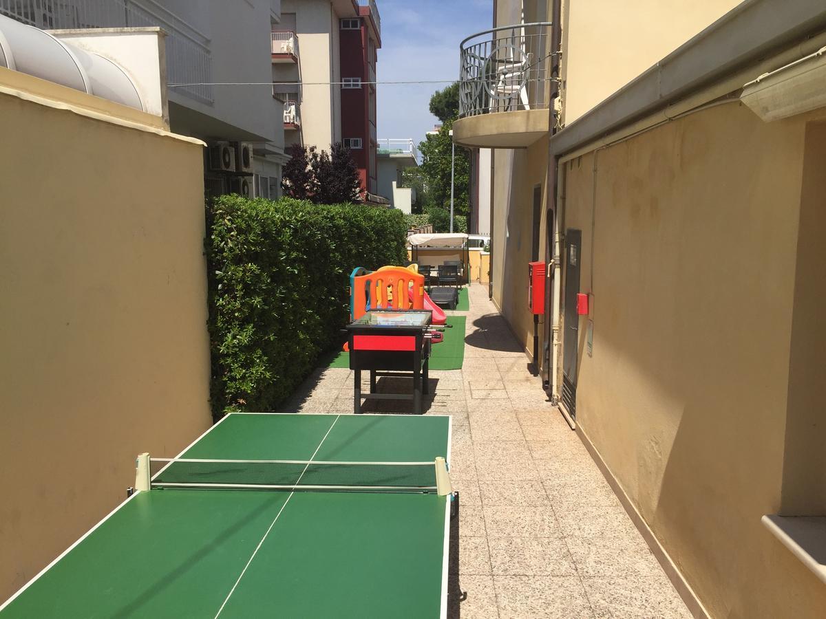 Hotel Monti Riccione Exterior photo