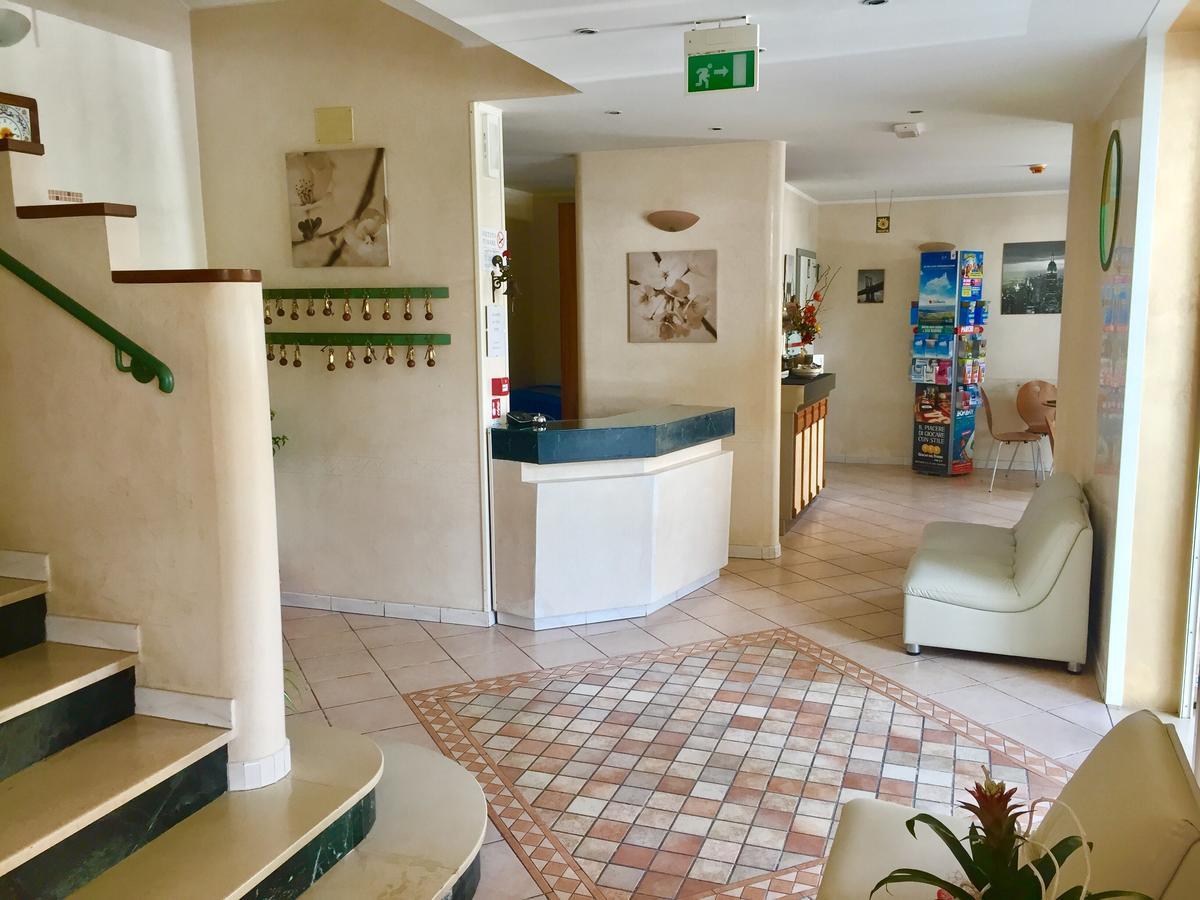 Hotel Monti Riccione Exterior photo
