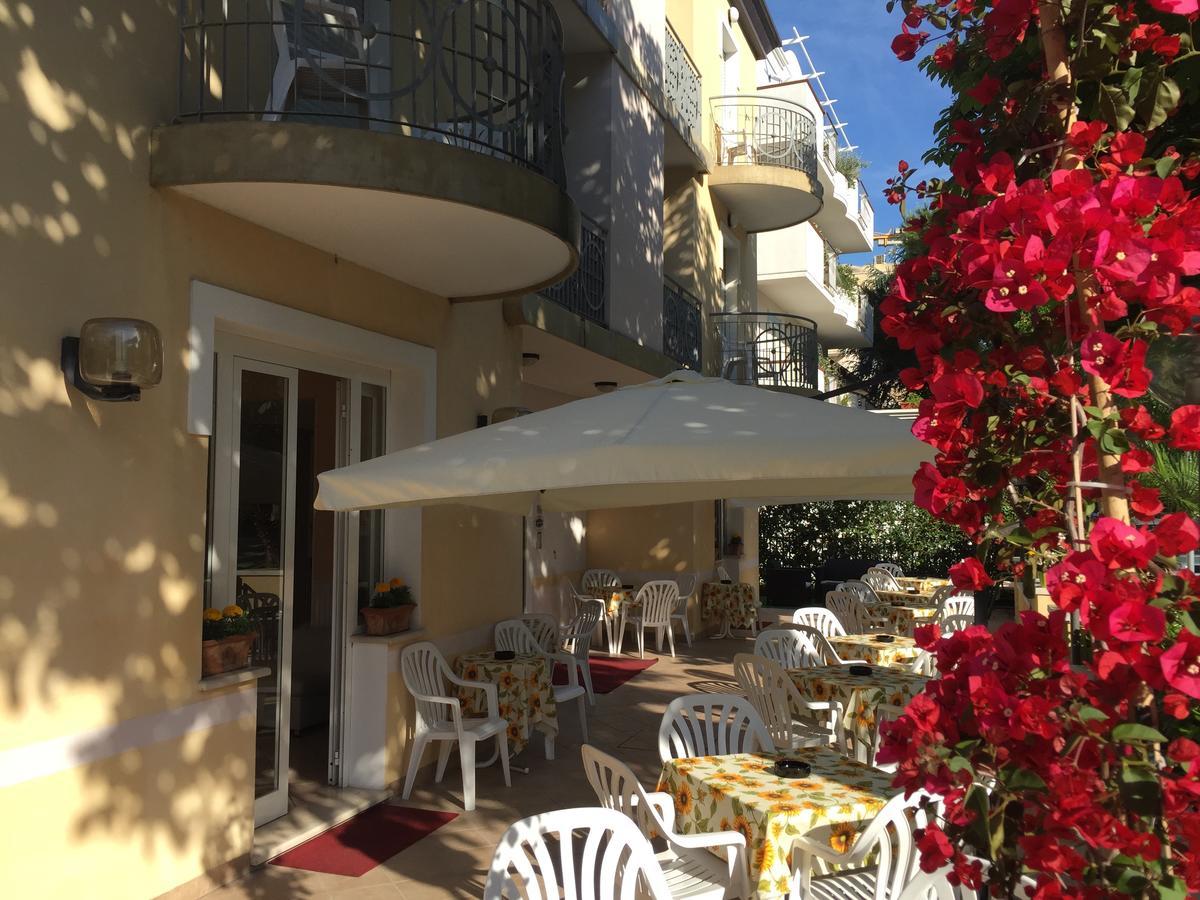 Hotel Monti Riccione Exterior photo