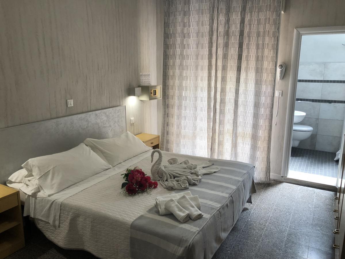 Hotel Monti Riccione Exterior photo