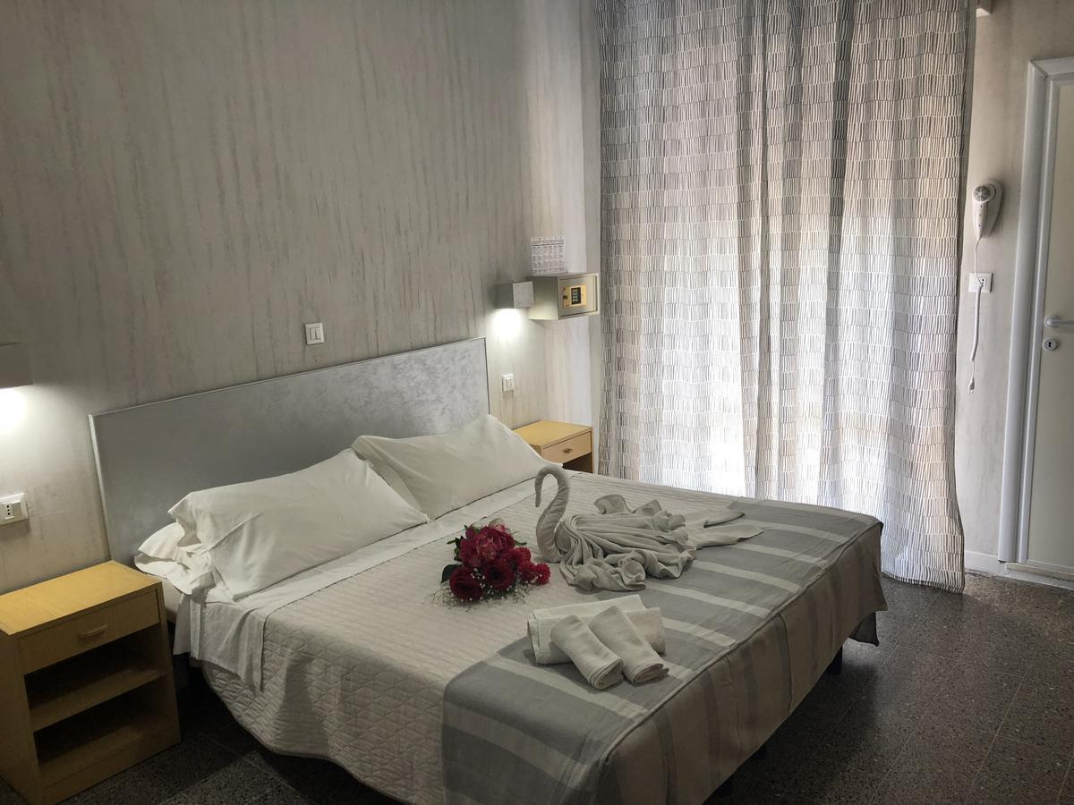 Hotel Monti Riccione Exterior photo