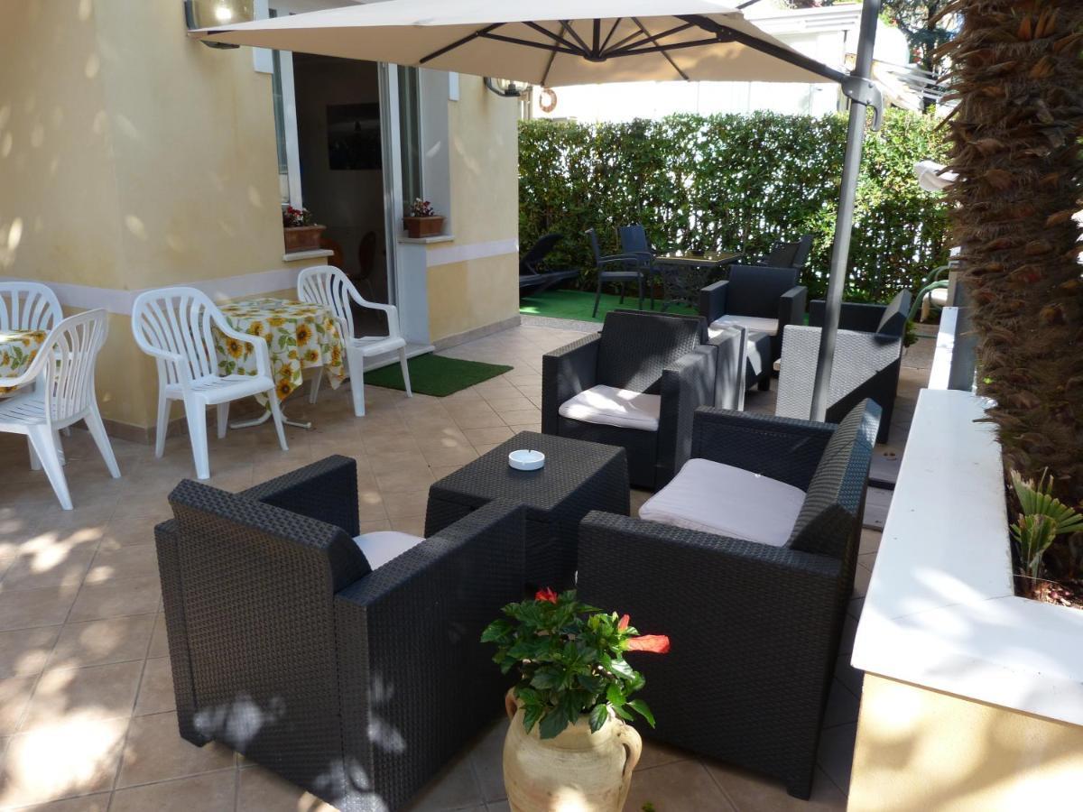 Hotel Monti Riccione Exterior photo